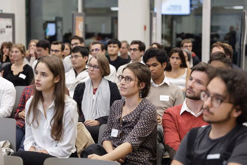 After two months of conducting research in an EPFL laboratory, the interns will present their research projects in the form of a poster or a short oral presentation (My research in 180 sec) to a selected audience including professors, donors, organizers as well as the cohort of interns.