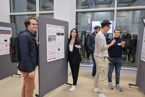 After two months of conducting research in an EPFL laboratory, the interns will present their research projects in the form of a poster or a short oral presentation (My research in 180 sec) to a selected audience including professors, donors, organizers as well as the cohort of interns.