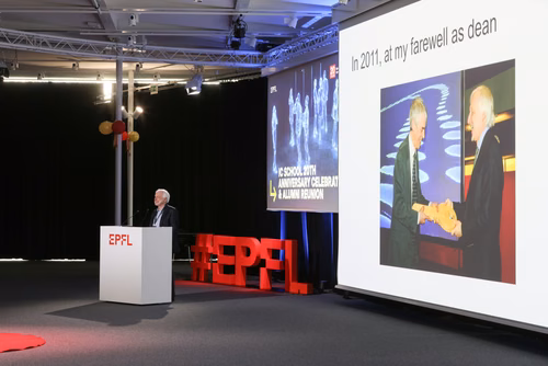 Cette année, la Faculté informatique et communications célèbre son 20e anniversaire, une étape importante dans un domaine qui s’est transformé au cours des deux dernières décennies. Durant cette période, des milliers d’étudiantes et étudiants en bachelor, en master et en doctorat ont obtenu leur diplôme, et ont ensuite contribuer à l’évolution de la branche, tant dans le milieu universitaire que dans le secteur privé.