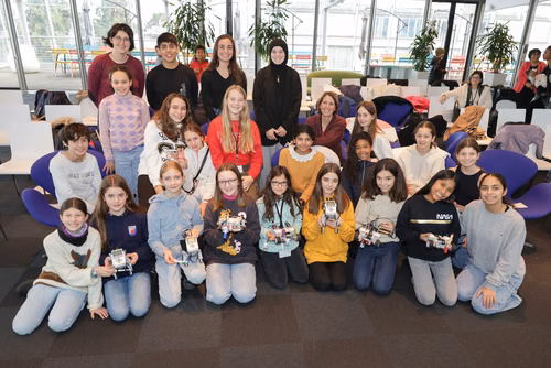 Atelier robotique pour les filles Campus Biotech, remise des attestations