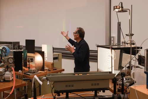 La lumière, voici la toute nouvelle thématique du festival Scientastic, le festival des sciences de l'EPFL Organisateur Service de promotion des sciences sps. 