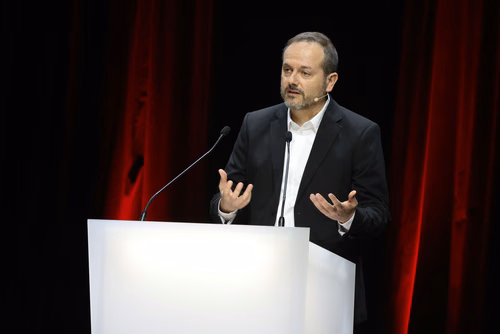 Tous les membres de la communauté EPFL, étudiant·e·s et collaborateur·trice·s de l’EPFL sont invité·e·s à l’édition 2022 de notre traditionnelle allocution de la Direction.