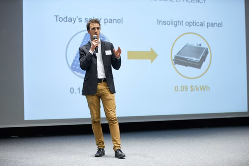 15 startups à fort potentiel ont présenté devant un public composé d’alumni, de chercheurs et d’investisseurs lors de la Seed Night de l’EPFL Alumni au Forum Rolex Learning Center.