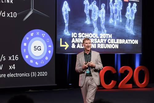 Cette année, la Faculté informatique et communications célèbre son 20e anniversaire, une étape importante dans un domaine qui s’est transformé au cours des deux dernières décennies. Durant cette période, des milliers d’étudiantes et étudiants en bachelor, en master et en doctorat ont obtenu leur diplôme, et ont ensuite contribuer à l’évolution de la branche, tant dans le milieu universitaire que dans le secteur privé.