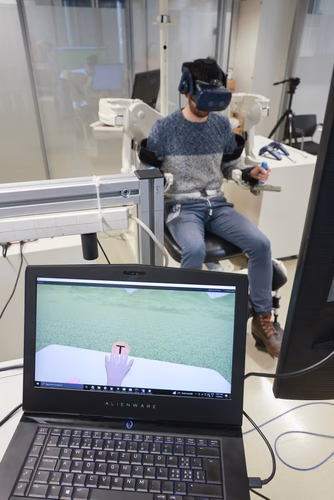 EPFL scientists show that breathing may be used to control a wearable extra robotic arm in healthy individuals, without hindering control of other parts of the body.