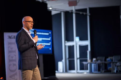 19 entrepreneurs ont “pitché” devant près de 300 personnes lors de la Startup Champions Seed Night coorganisée par l’EPFL Alumni et venturelab au Forum Rolex Learning Center. Daniel Yanisse (MT’12), CEO et co-fondateur de Checkr, était l’invité d’honneur de cette édition.