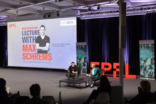 Max Schrems est une figure clé dans le domaine de la protection des données internationales, salué pour ses efforts juridiques novateurs visant à défendre les droits individuels en matière de données.