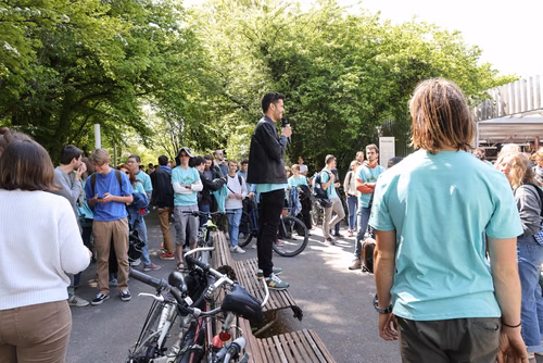 Bike to work est une action de PRO VELO Suisse qui réuni chaque printemps plus de 50'000 personnes à travers le pays. L’objectif est de faire découvrir au plus grand nombre de pendulaires le plaisir de se rendre au travail en vélo : un moyen de transport pratique, bon pour la santé et écologique. Remise des prix, Campus durable, EPFL-UNIL 