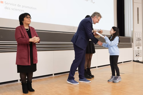 Remise attestations "Internet & Code pour les filles" Service de la promotion des Sciences de l'EPFL