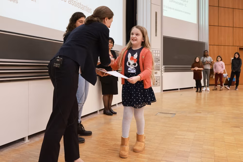 Journée à la découverte des Sciences Remise attestations "Internet & Code pour les filles" Service de la promotion des Sciences de l'EPFL 