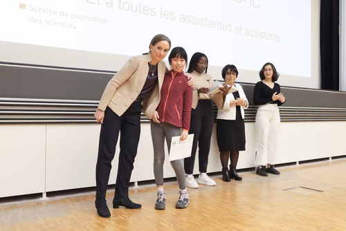 Journée à la découverte des Sciences Remise attestations "Internet & Code pour les filles" Service de la promotion des Sciences de l'EPFL 