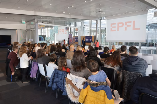 Atelier robotique pour les filles Campus Biotech, remise des attestations