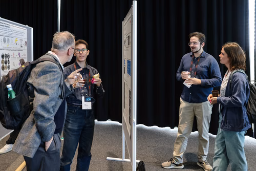 The theme of the conference is “Enabling Discovery by Integrating Microscopy, Machine Learning, and Automation”. The first of its kind in the field, it will bring together about 150 scientists from Europe and abroad working at the forefront of imaging, AI, and hardware development to re-imagine the microscope of the future. Posters session