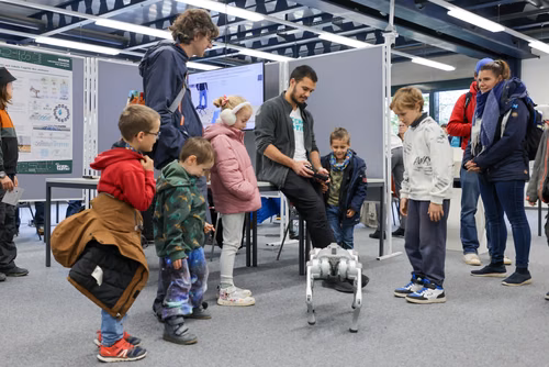 La découverte des sciences et des technologies au cœur du campus, pour les adultes et les enfants.
