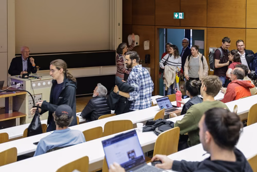 A l'occasion du dernier cours de Claude Nicollier, ses amis, collègues et famille lui ont fait la surprise d'être présents