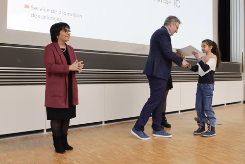 Remise attestations "Internet & Code pour les filles" Service de la promotion des Sciences de l'EPFL