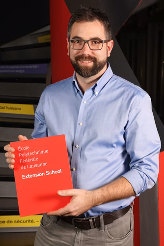 Remise des diplômes COS aux participants d'Extension School