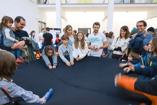 La lumière, voici la toute nouvelle thématique du festival Scientastic, le festival des sciences de l'EPFL Organisateur Service de promotion des sciences sps. 