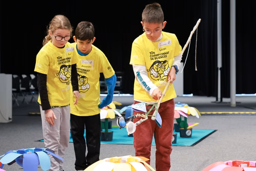 La 10ème édition du championnat de science par équipes, "Curieux et inventifs", permet à des jeunes filles et garçons de 8 à 15 ans de développer leur goût de la réflexion et de la recherche scientifique. Ils peuvent ainsi dévoiler leur inventivité dans une ambiance ludique et créative.