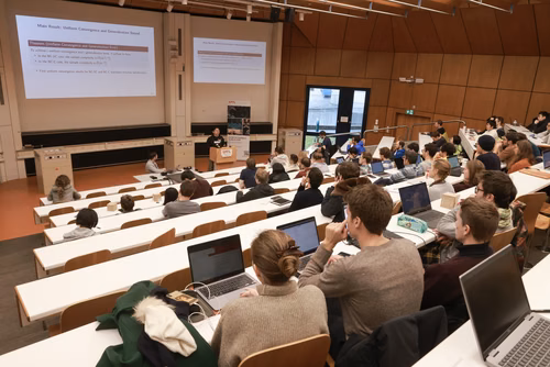 La conférence sur les systèmes de traitement de l'information neuronale (NeurIPS) est la principale conférence sur l'apprentissage automatique.