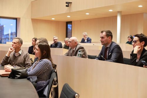 Rencontre entre scientifiques et politiciens au Grand Conseil vaudois sur invitation de Mme Séverine Evéquoz, Présidente du Grand-Conseil :