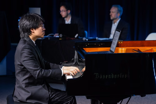 Dans le cadre de l’exposition Musica ex Machina, EPFL Pavilions présente un concert exceptionnel entre mathématiques, musique et pensée computationnelle, donné par le pianiste, compositeur et improvisateur américano-taïwanais Kit Armstrong.