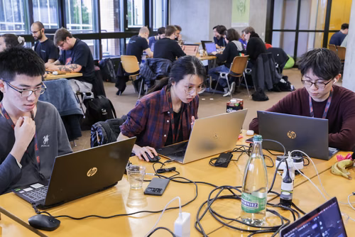 Capture The Flag (capture du drapeau) ou CTF est une compétition de cybersécurité dont le but est de faire de l’ingénierie inverse, de décrypter et de pirater des systèmes informatiques pour capturer des drapeaux et gagner des points pour son équipe. Final