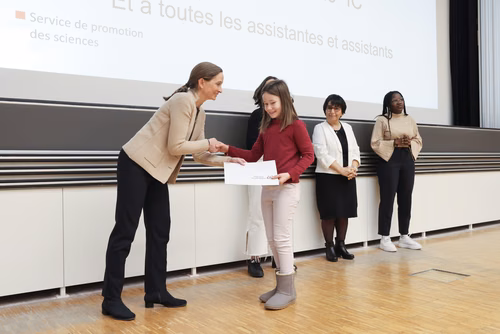 Journée à la découverte des Sciences Remise attestations "Internet & Code pour les filles" Service de la promotion des Sciences de l'EPFL 