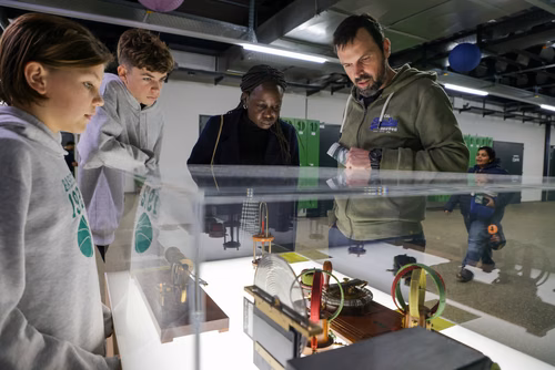La découverte des sciences et des technologies au cœur du campus, pour les adultes et les enfants.