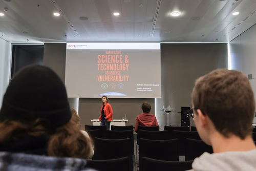 Un événement d’envergure pour préparer son avenir. Comme chaque année, l’EPFL, via son Service de promotion de l’éducation et en collaboration avec ses facultés, se réjouit d'accueillir les gymnasiennes et gymnasiens sur son campus. L’École propose de venir découvrir ses filières de formation, sa communauté estudiantine, son corps enseignant, ses équipes de recherche, les divers services dédiés aux étudiantes et étudiants débutant à l’EPFL, ainsi que les multiples associations chargées d’animer la vie socia