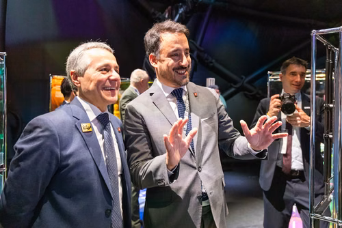 La présidente de l'EPFL Anna Fontcuberta i Morral, Le conseiller fédéral Ignazio Cassis, les professeures Sabine Süsstrunk, Sarah Kenderdine et Marilyne Andersen et d'autres VIP à l'Exposition universelle à Osaka, avril 2025