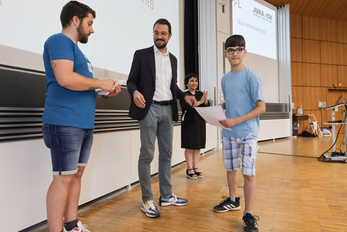 Remises des attestations pour les enfants du Jura 2023 En présence du Ministre de l’éducation du Canton du Jura, M. Martial Courtet Service de promotion des Sciences 