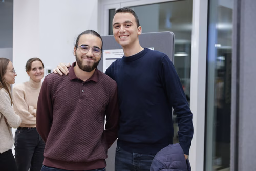 After two months of conducting research in an EPFL laboratory, the interns will present their research projects in the form of a poster or a short oral presentation (My research in 180 sec) to a selected audience including professors, donors, organizers as well as the cohort of interns.