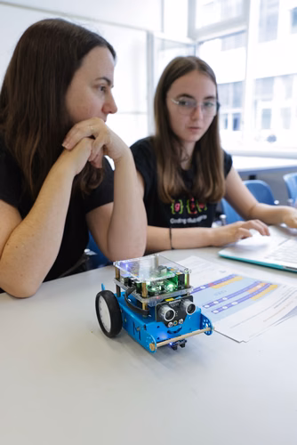 Le Meet up national annuel du Coding club des filles sur le campus de l’EPFL Service de promotion des sciences SPS 