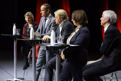 Tous les membres de la communauté EPFL, étudiant·e·s et collaborateur·trice·s de l’EPFL sont invité·e·s à l’édition 2022 de notre traditionnelle allocution de la Direction.