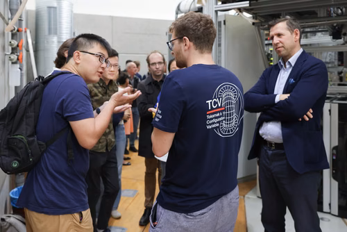 On September 21st, EPFL celebrate the 30th anniversary of its flagship experiment, the Tokamak à Configuration Variable (TCV). Operated by the Swiss Plasma Center as part of the EUROfusion Consortium, it is one of the key European facilities for the ITER project, which aims to demonstrate the scientific and technological feasibility of fusion as an energy source, and the development of DEMO, whose objective is to prove its commercial feasibility. The TCV Tokamak represents a major asset in the global effort
