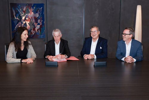 Gaznat and EPFL have just taken their long-standing partnership one step further. The energy company has already sponsored three EPFL research chairs and teamed up with the School on a strategic joint venture to establish a center of excellence in the capture, storage and use of CO2 for the production of synthesis gas. Yesterday the two organizations signed a new framework agreement that will involve issuing additional calls for