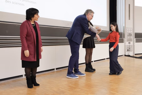 Remise attestations "Internet & Code pour les filles" Service de la promotion des Sciences de l'EPFL