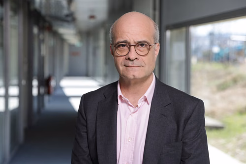 Laurent-Dominique Piveteau teaches strategic innovation management at the College of Technology Management. The new professor of practice, who is also CEO of Debiotech, draws on his experience in the field of medical technology transfer.
