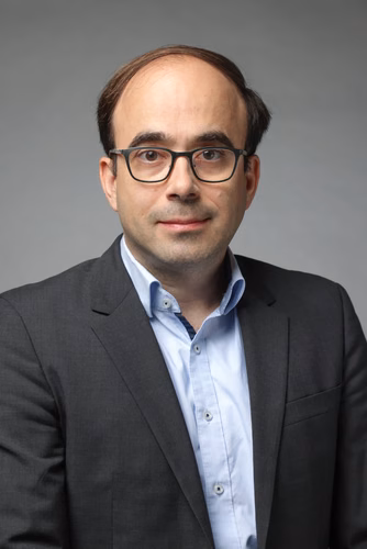 Dimitrios Karampinos professeur associé d’ingénierie électrique et microtechnique et de physique à la Faculté des sciences et techniques de l’ingénieur (STI) et à la Faculté des sciences de base (SB)