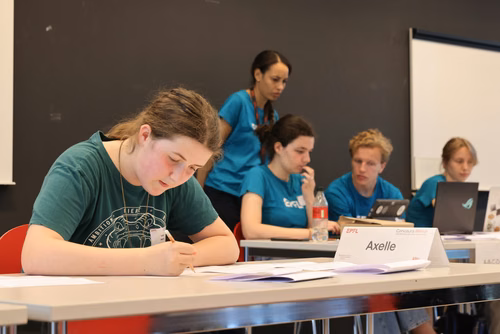 Le concours Alkindi-suisse est une compétition de cryptographie qui a lieu chaque année et ouverte aux classes de 9e, 10e et 11e secondaires. Il est organisé par l’EPFL, les associations Animath et France-ioi. La participation est entièrement gratuite.