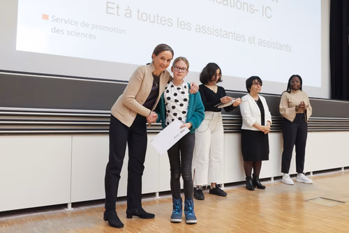 Journée à la découverte des Sciences Remise attestations "Internet & Code pour les filles" Service de la promotion des Sciences de l'EPFL 