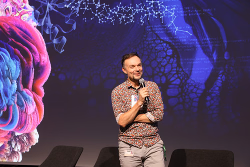 The EPFL School of Life Sciences turned 20 and celebrates this occasion with a unique symposium.