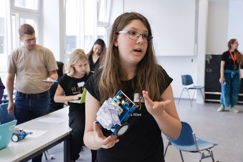 Le Meet up national annuel du Coding club des filles sur le campus de l’EPFL Service de promotion des sciences SPS 