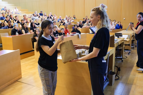 Le Meet up national annuel du Coding club des filles sur le campus de l’EPFL Service de promotion des sciences SPS 