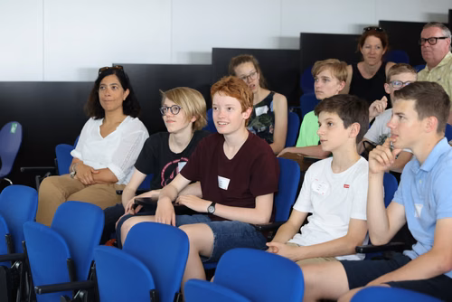 Le concours Alkindi-suisse est une compétition de cryptographie qui a lieu chaque année et ouverte aux classes de 9e, 10e et 11e secondaires. Il est organisé par l’EPFL, les associations Animath et France-ioi. La participation est entièrement gratuite.