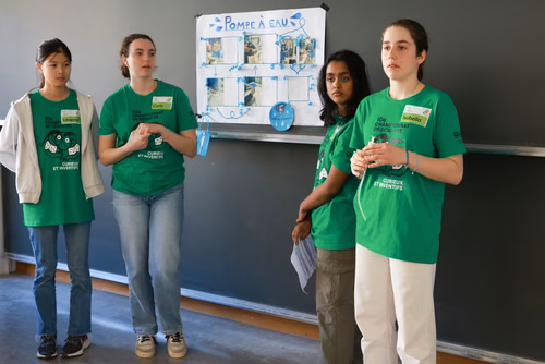 La 10ème édition du championnat de science par équipes, "Curieux et inventifs", permet à des jeunes filles et garçons de 8 à 15 ans de développer leur goût de la réflexion et de la recherche scientifique. Ils peuvent ainsi dévoiler leur inventivité dans une ambiance ludique et créative.