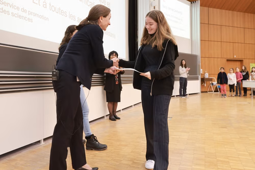 Journée à la découverte des Sciences Remise attestations "Internet & Code pour les filles" Service de la promotion des Sciences de l'EPFL 