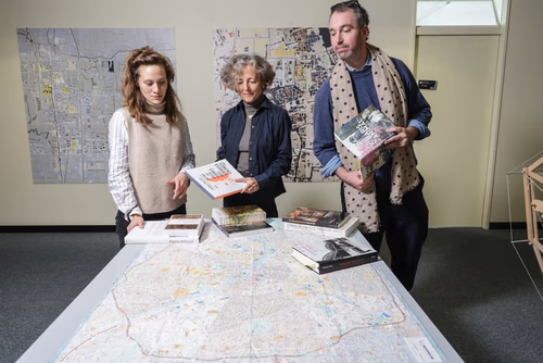 Le Centre Habitat de l’EPFL a réalisé le premier Atlas de Paysages de Paris, remportant un concours organisé par la ville et l’Etat français. L’étude inclut des cartes et des répertoires, mais aussi les perceptions de la population, dans une approche scientifique innovante.