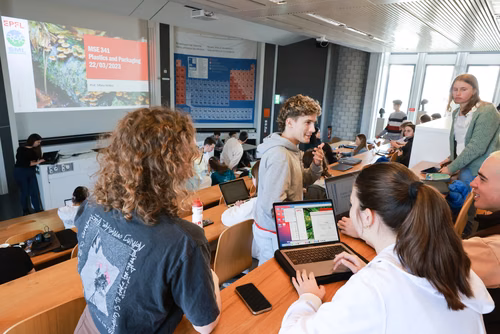Starting fall 2024, all EPFL first-year students will be required to take a core class in sustainability, and each department will introduce a sustainability-oriented Bachelor’s class and Master’s class with a focus on real-world applications. These changes come as part of EPFL’s Teach4Sustainability initiative, which also includes integrating sustainability more deeply into existing curricula.